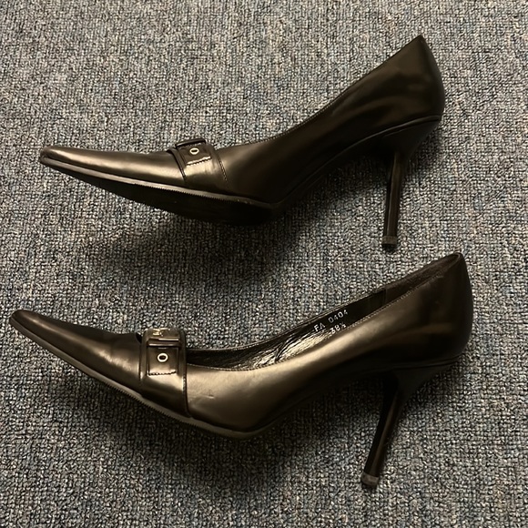 Authentic Dior shoes size 38.5. - Picture 3 of 9